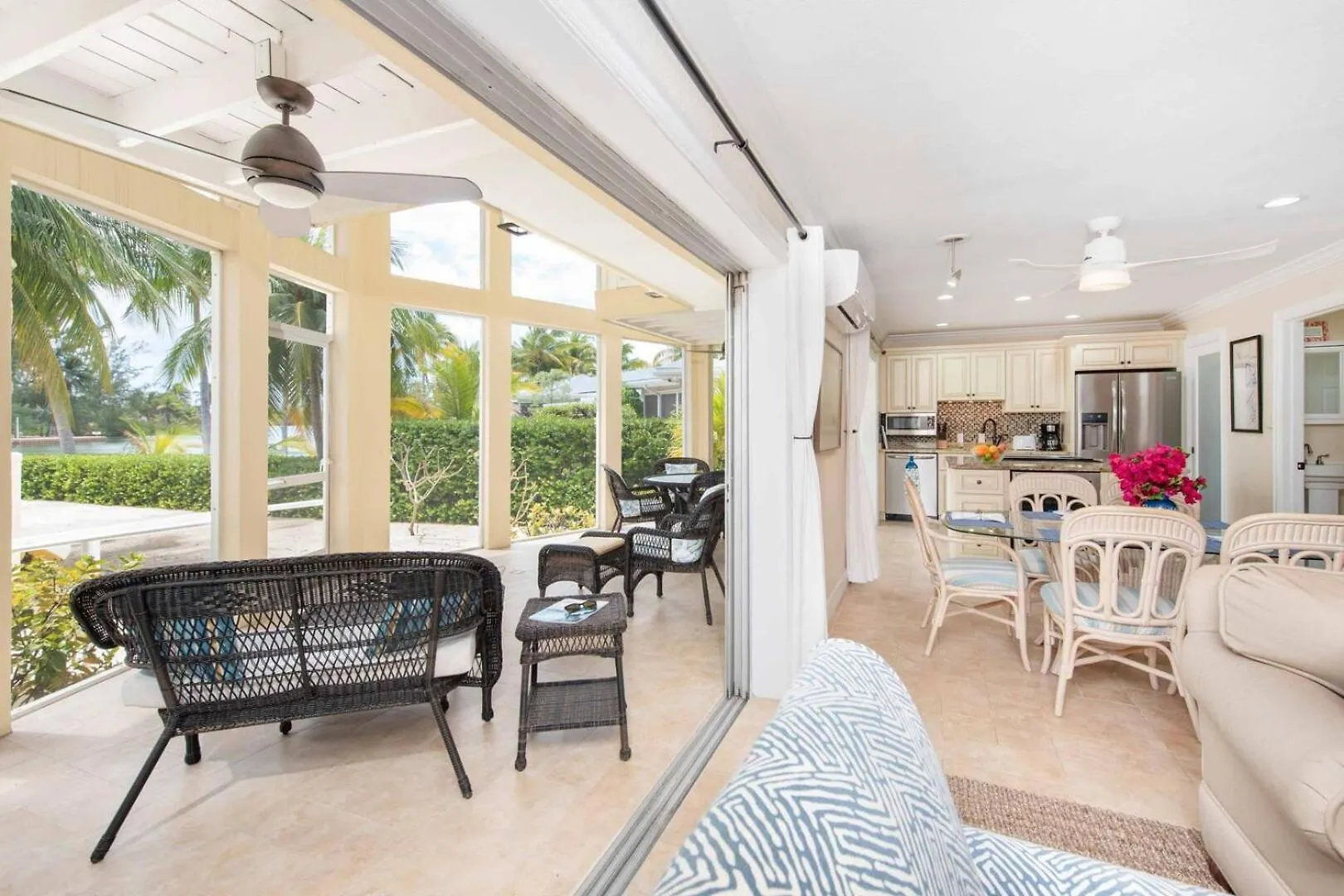 דירות Driftwood Village Deja Blu Ih 4 איי קיימן